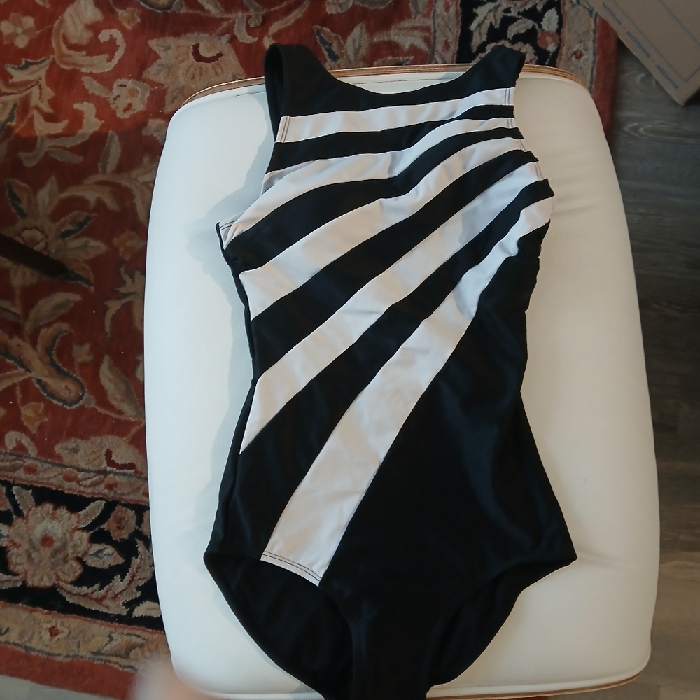 Aquamore Bnwt Size 6(small) Swinsuit